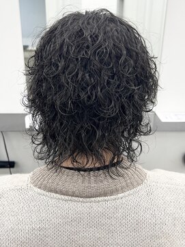 ココ 本八幡(KOKO) 波巻きツイストスパイラルフェザーパーマ刈り上げセンターパート