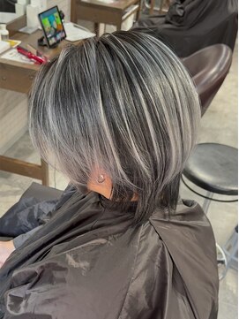 アミーゴ(AMIGO) ショートウルフ バレイヤージュ 白髪ぼかし