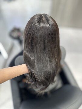 アルドーレフィエロ シンサイバシ(Ardore fiero shinsaibashi) ツヤ感たっぷりグレージュカラー☆