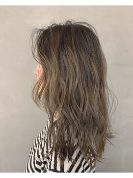 ジーナ(XENA) スモーキーアッシュグラデーション