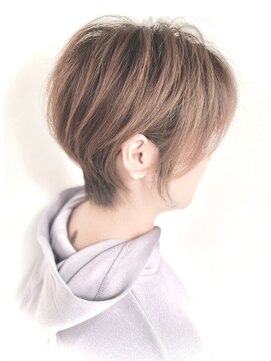 アクティフ(actif) 名古屋の美容室actif 耳かけショート くびれヘア 抜け感 大人