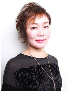 ビュートリアム 福岡(BEAUTRIUM) 大竹しのぶ風アバンギャルドショートレイヤーヘアー