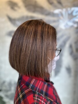 エディット アンド 緑地(Edit&) 白髪ぼかし大人ハイライト、ボブ