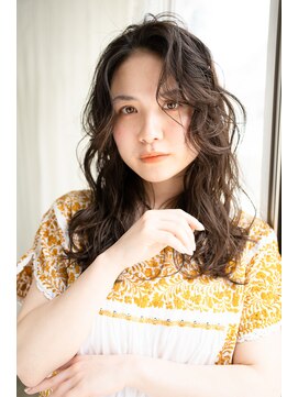 マグノリア オモテサンドウ(MAGNOLiA Omotesando) 根元からのゆったりスパイラルパーマ・・・HINATA