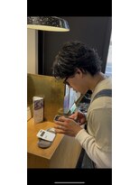 ミリ(milli Produce by ITAKURA)&nbsp;センターパートフェザーパーマ