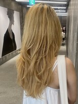 ピークアブー 原宿ハラカド(PEEK-A-BOO) 大人ロングレイヤーハッシュカットウルフミディアム白髪ぼかし