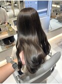 オリーブベージュで透明感のあるツヤ髪に