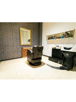 周りを気にせずリラックスできる個室ありのプライベート空間で、特別なサロンタイムをご堪能下さい♪