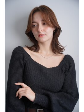 ナチュラルレイヤーくびれミディアムブリーチなし透明感ベージュ