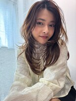 レヴリー(reverie)&nbsp;海外レイヤーハッシュカットシルキーグレージュ艶髪20代