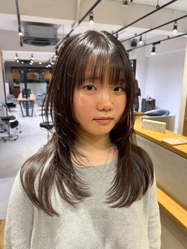 アカラ(acala) ハイレイヤーカット【10代20代30代/イルミナカラー/髪質改善】