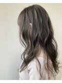 セミロング×透け感ベージュ