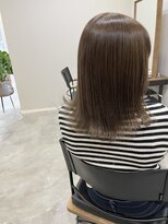 ラフ(LAFF)&nbsp;ミディアム/グレージュ/透明感/外ハネ