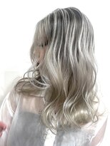 ジゼル(GiseL)&nbsp;バレイヤージュ　ブリーチカラー　シルバーカラー