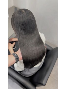 コア 梅田茶屋町店(Core) 髪質改善 艶髪 暗めカラー韓国風 前髪カット 小顔 梅田