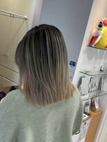 アウラ(AURA)&nbsp;バレイヤージュハイライトダブルカラーケアブリーチ