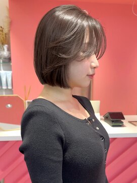 顎ラインのミニマルボブ