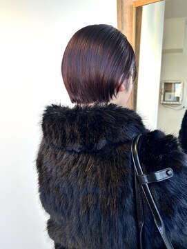 黒髪バーガンディボルドーブラウン暖色カラー丸みショートボブ