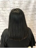 オフィスシーンにも対応できる凛とした知的なスタイル