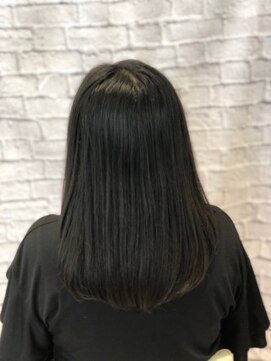 ミーティア バイ クアトロ(Meteor By QUATRO) オフィスシーンにも対応できる凛とした知的なスタイル