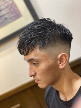 ヒロギンザバーバーショップ 神楽坂店(HIRO GINZA BARBER SHOP) 前下がりスキンフェードスタイル