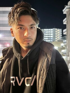 ロミーオム 本厚木(ROMMY. Homme) 刈り上げスパイラルパーマ無造作メッシュアップバングメンズヘア