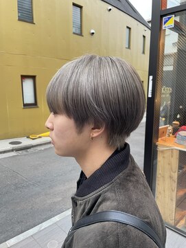 アクシー ヘアーアンドメイク(AXY HAIR&MAKE) シースルーマッシュシルバーベージュカルマパーマ新宿