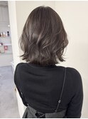 白髪ぼかしで楽しむアッシュベージュとレイヤーボブ