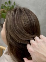 レヴィア(REVIA)&nbsp;レイヤーカットハイライトブリーチ前髪カット