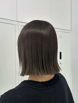 クラム(clam.) グレージュ×切りっぱなしボブ