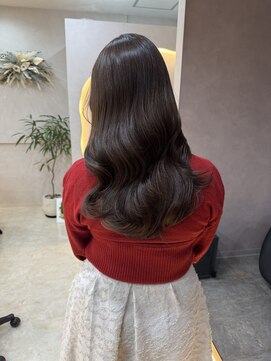 リュカ(Lyuca) 艶カラー/韓国風/ブラウン/ベージュ/ブリーチ/縮毛矯正