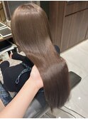 透明感がかわいいオリーブベージュ