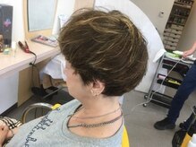 美容室スポットの雰囲気(ウェービングヘア パーツでカラーを楽しんでみましょう)