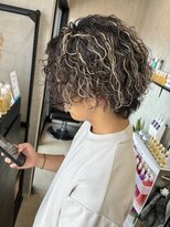 トリコ(ToricO)&nbsp;サーフカール　ハイライト　ブリーチカラー　ハイトーン