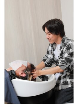 イッヒ 茅ヶ崎(IHHI)の写真/癒しのヘッドスパで、頭皮から健康的な美髪へ。髪も心も癒される極上のサロンタイムを。