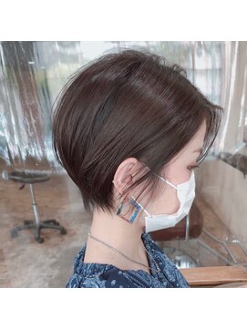 ネウィ サリュー 立川(newi saLyu) 大人可愛い20代30代40代小顔ワンサイドショートボブ丸み前下がり