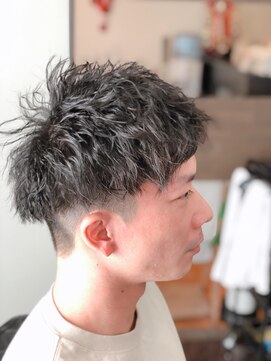 カルムンド バイ トコヘイ(CALMUNDO by TOKOHEI) 【ツイストパーマ×ツーブロマッシュ】