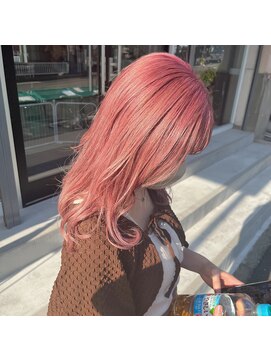 パーミル ヨコハマ(permille Yokohama) フェミニンピンク×ゆる巻きブリーチカラーインナーカラー