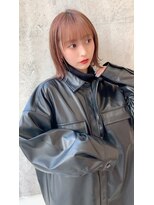 アイユー(ii+U)&nbsp;オレンジベージュ　外ハネ　ボブ　ミディアム　レイヤーカット