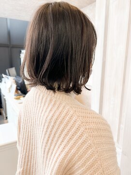 キャアリー(Caary) 福山美容室人気キャアリーぱつんと切りっぱなし外ハネボブ