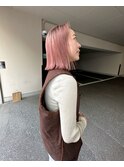 切りっぱなしボブとピンクのペールカラー