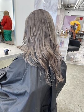 エイト 神戸三宮店(EIGHT) シルバーグレージュ☆