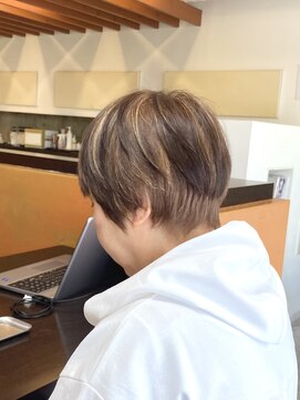 ハーフアンドハーフ(HALF and HALF) 白髪ぼかしハイライト/ショートヘア/ショートボブ