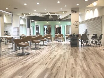 リーグ 宮崎台店(League)の写真/宮崎台駅徒歩１分♪自然光の差し込む明るい店内で身体の内側からリフレッシュタイムを♪