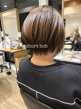 アンジュールテラス(UNJOUR TERRACE) ショートボブ