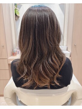 コーエン(cowen) 大人かわいい☆立体感で魅せる白髪ぼかしハイライト♪グレージュ