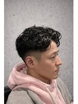 ワンワンオー バーバーショップ 長浜店(@110 BARBER SHOP)&nbsp;スパイラルパーマ × ローフェードで魅せる、妥協なきスタイル