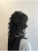 くせ毛を活かす大人可愛いミディアムレイヤー