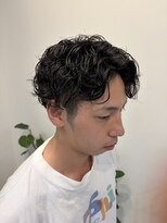 ノット(knot.)&nbsp;柔らかなカール感と無造作な動きが魅力のメンズパーマスタイル