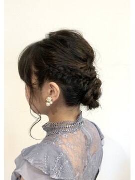 ヘアートラム(HAIR TRAm.) ふわっとルーズな編み込みアップスタイル